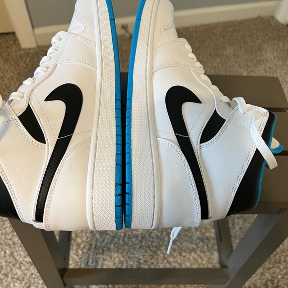 Air Jordan 1 Mid Laser Blue main image 7